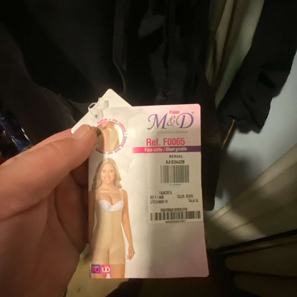 NWT SHORT SHAPEWEAR/GIRDLE - Picture 4 of 5